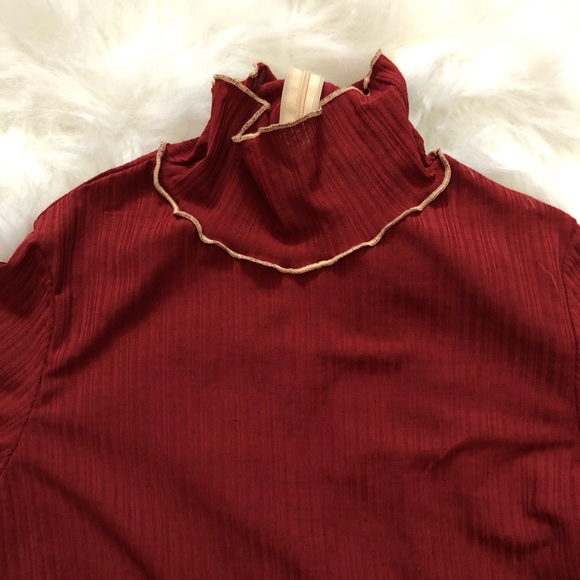 Burgundy top - Picture 2 of 5
